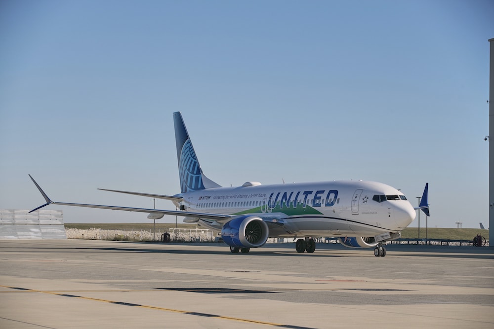 United Airlines realizó el primer vuelo con combustible 100% sostenible